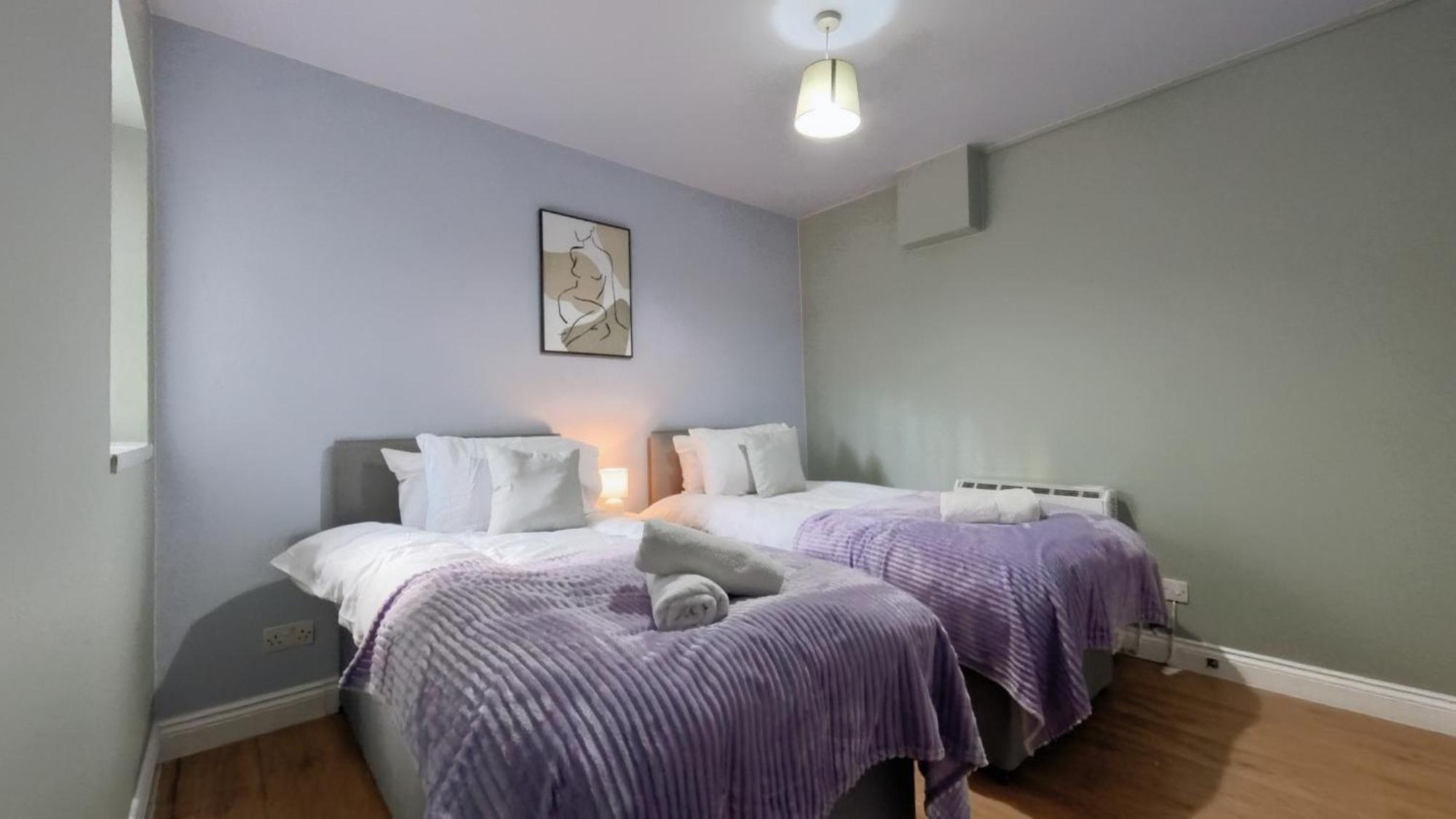 Group Bookings: Up To 30 Guests Across 5 Spacious Flats! Keyless Access Free Wifi & Parking Birmingham Luaran gambar