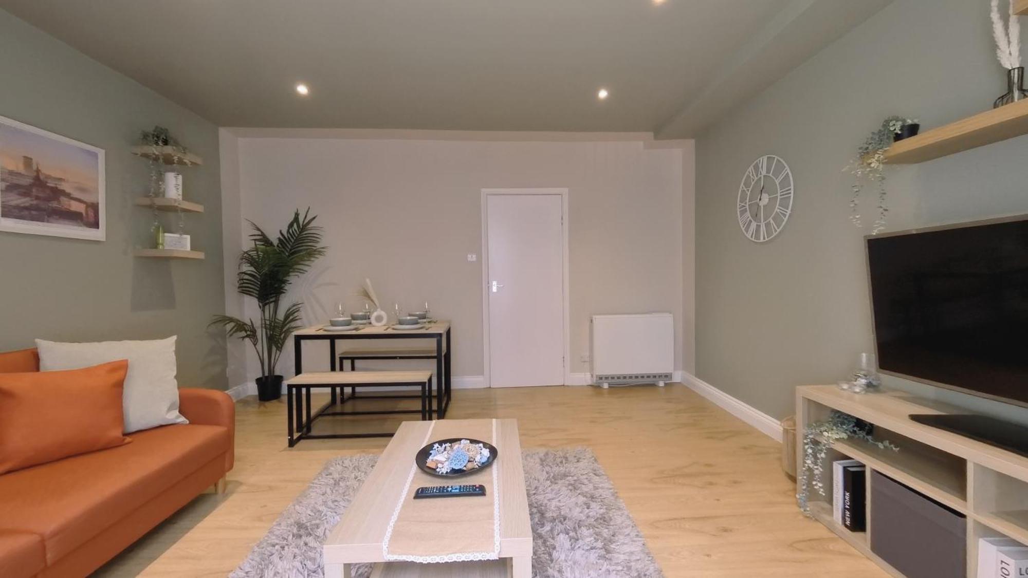 Group Bookings: Up To 30 Guests Across 5 Spacious Flats! Keyless Access Free Wifi & Parking Birmingham Luaran gambar