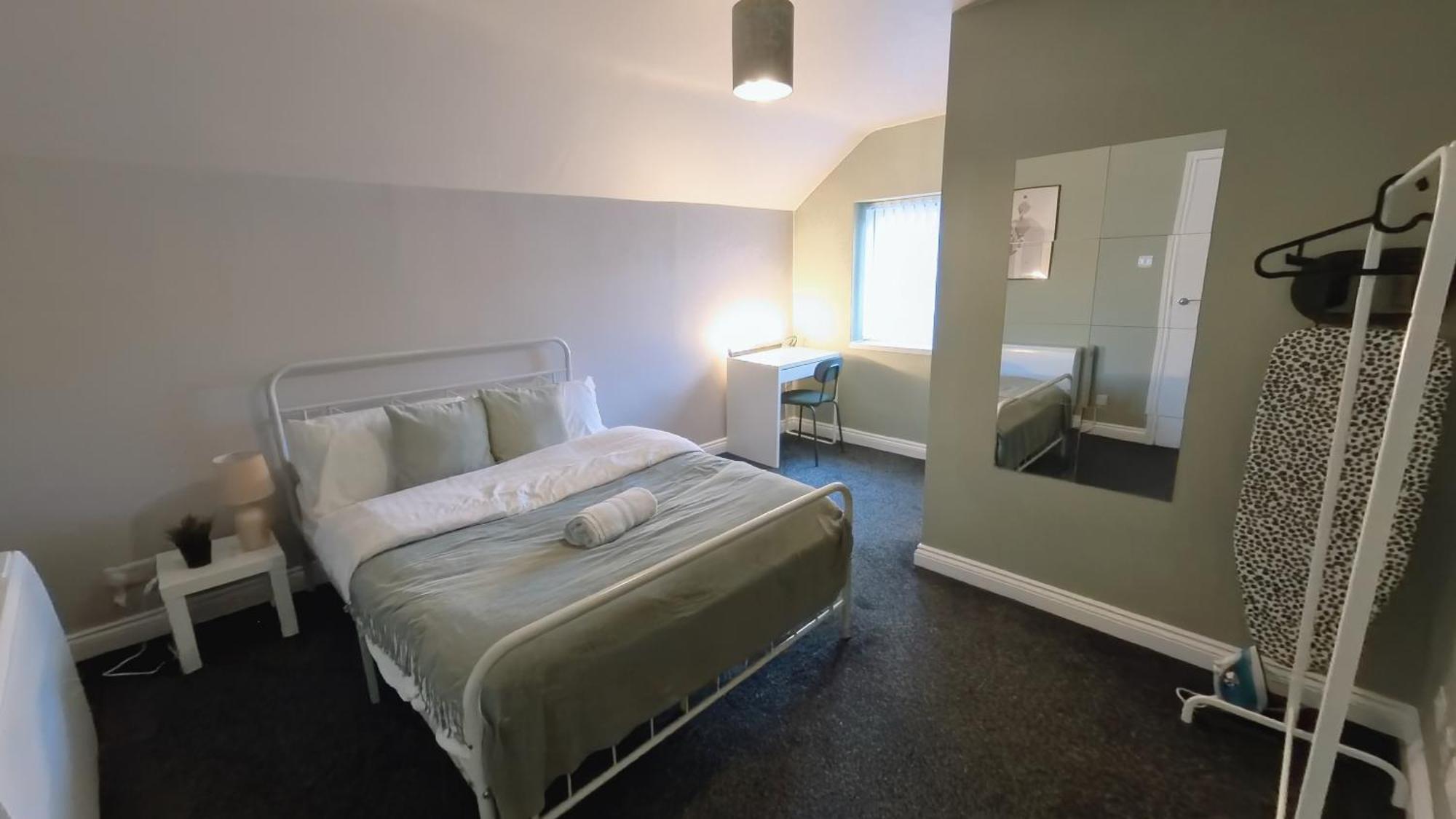 Group Bookings: Up To 30 Guests Across 5 Spacious Flats! Keyless Access Free Wifi & Parking Birmingham Luaran gambar