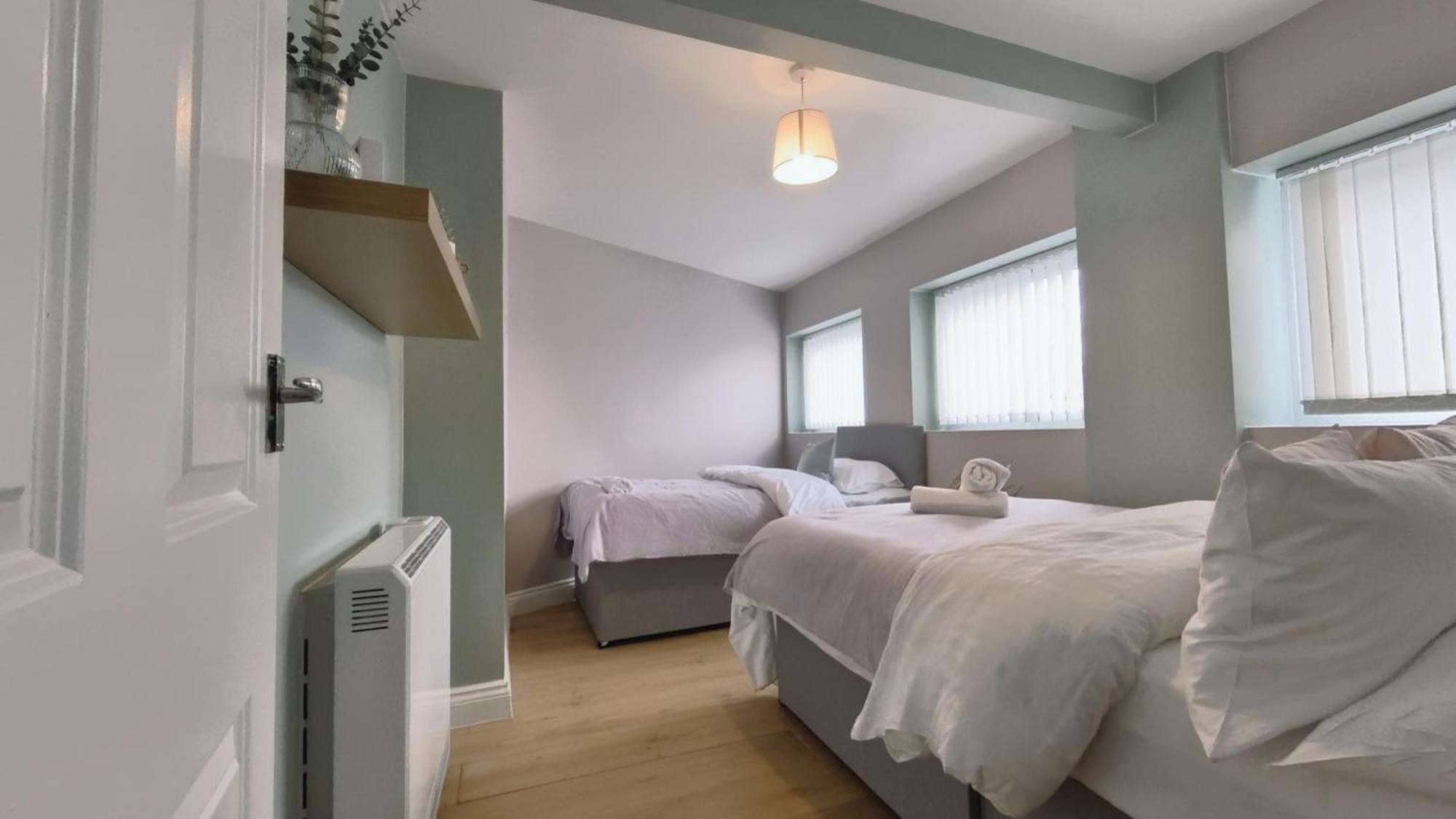 Group Bookings: Up To 30 Guests Across 5 Spacious Flats! Keyless Access Free Wifi & Parking Birmingham Luaran gambar