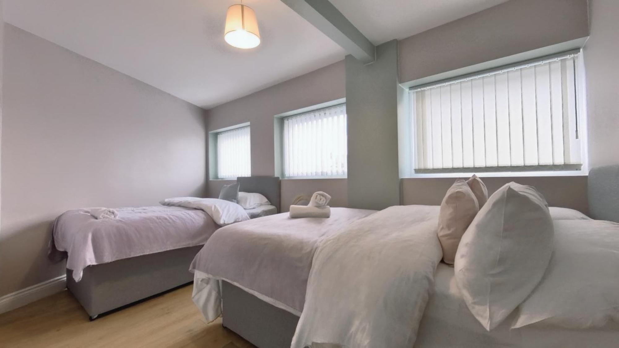 Group Bookings: Up To 30 Guests Across 5 Spacious Flats! Keyless Access Free Wifi & Parking Birmingham Luaran gambar