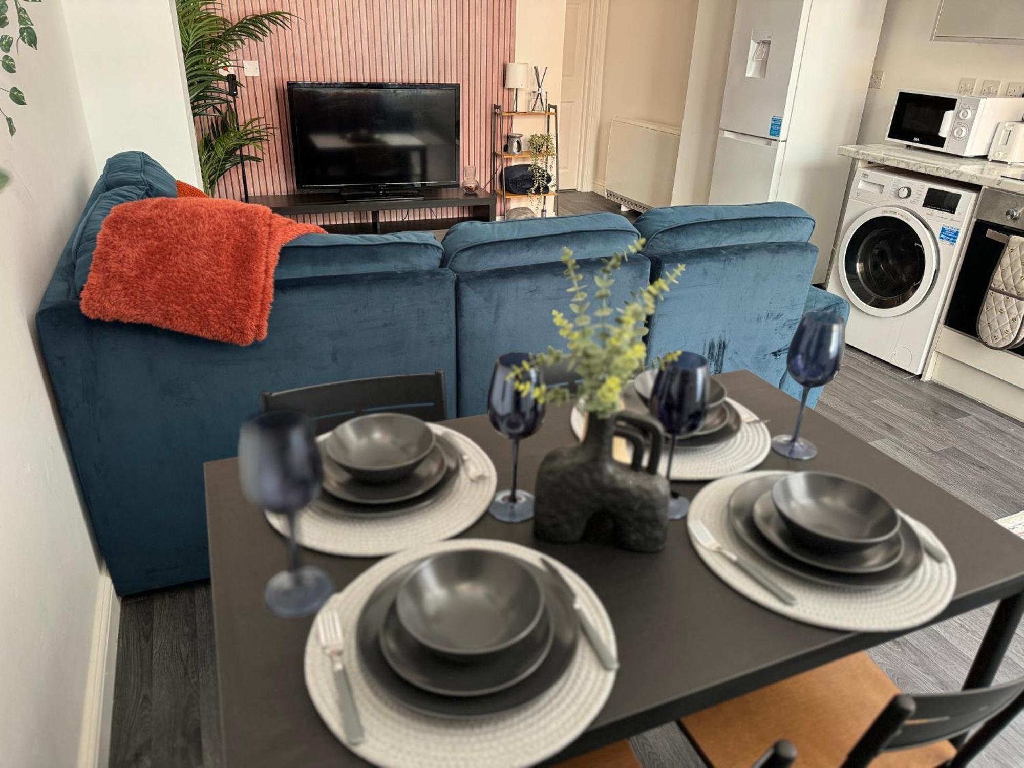 Group Bookings: Up To 30 Guests Across 5 Spacious Flats! Keyless Access Free Wifi & Parking Birmingham Luaran gambar