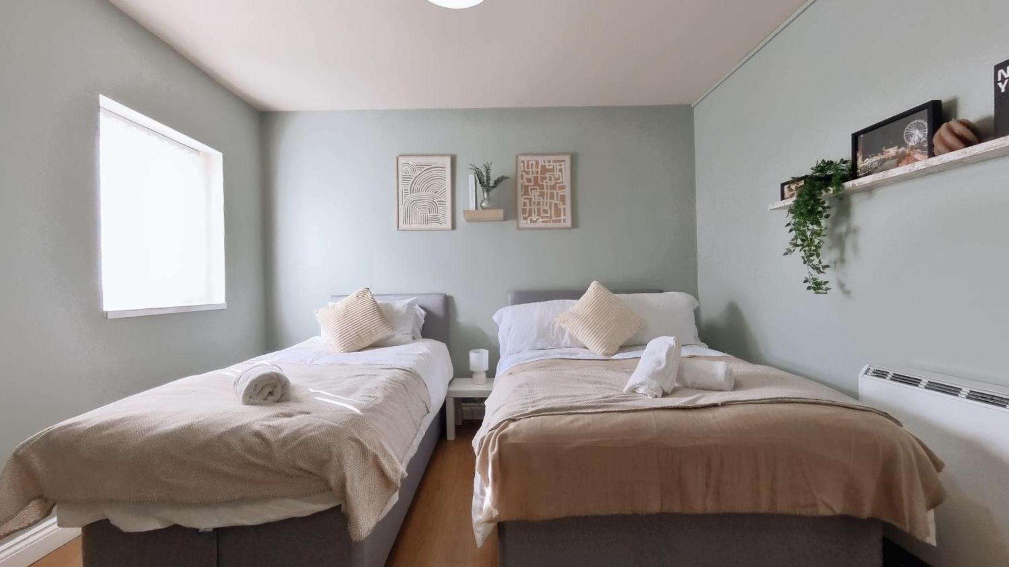 Group Bookings: Up To 30 Guests Across 5 Spacious Flats! Keyless Access Free Wifi & Parking Birmingham Luaran gambar